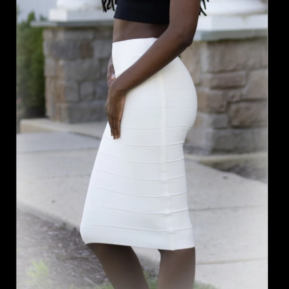 BCBGMaxazria body con skirt winter white bandage pencil skirt lots of spandex - Picture 8 of 12